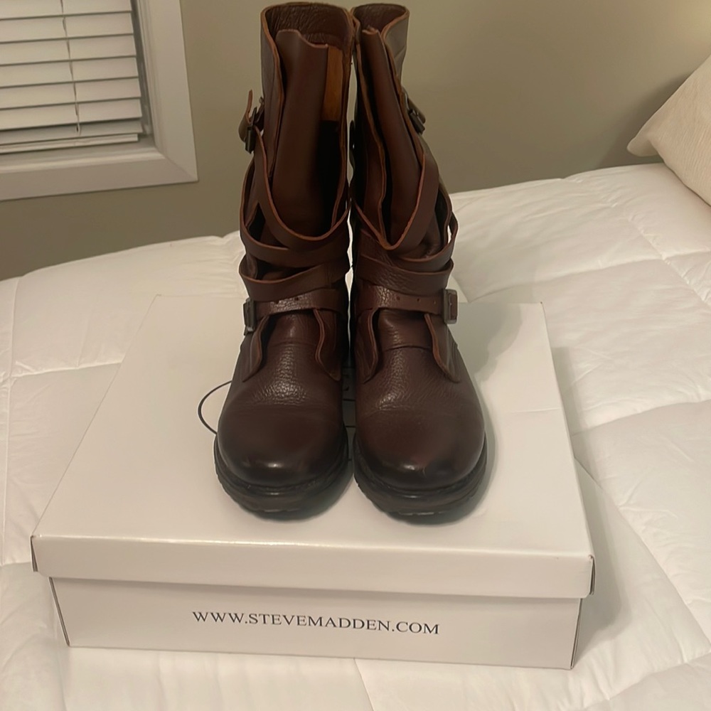 Steve Madden boots women size 8.5